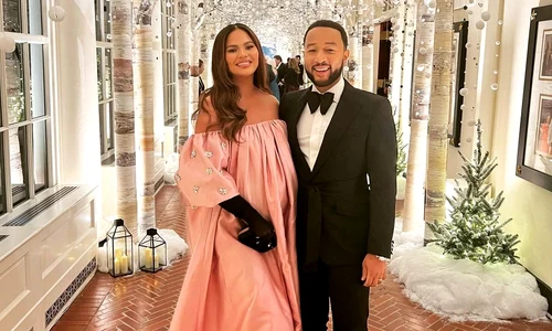 Chrissy Teigen si John Legend, la al treilea copil   Instagram (3) jpg