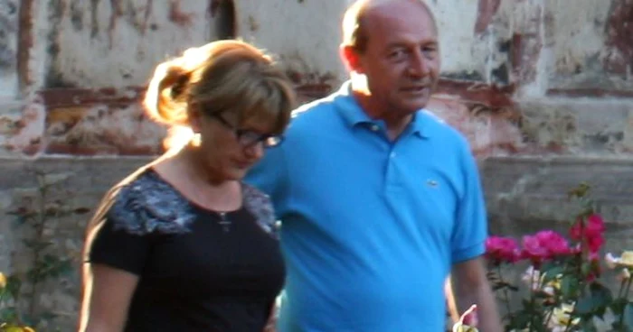 Traian Băsescu va pleca în vacanţă împreună cu soţia sa