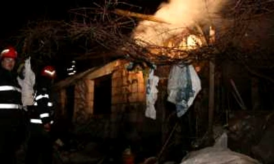Incendiu la o gospodărie din judeţul Suceava