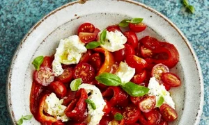 Salata Caprese cu ardei copti jpeg