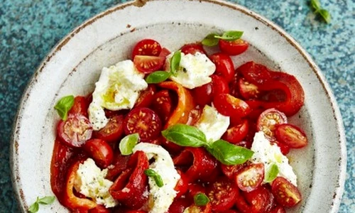 Salata Caprese cu ardei copti jpeg