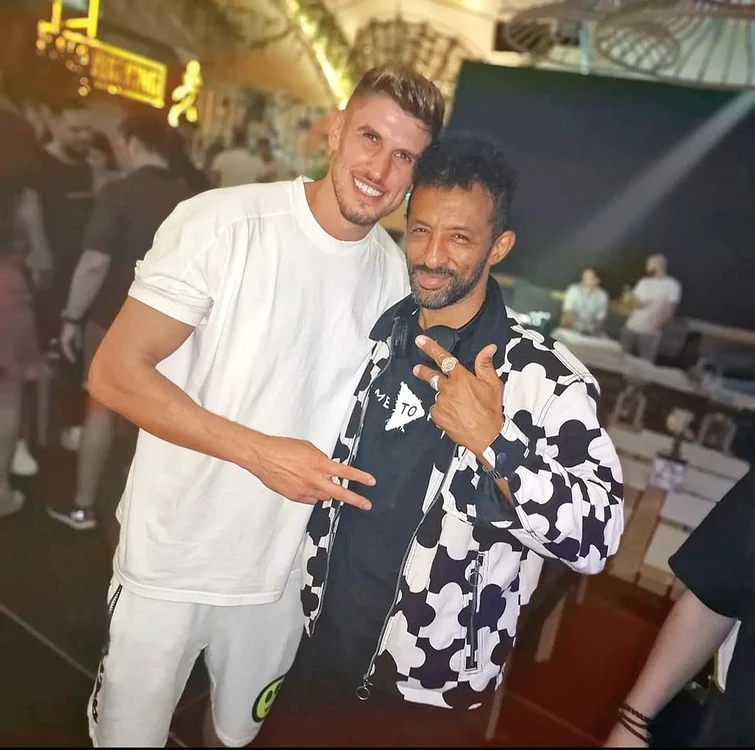 Kamara s-a fotografiat  cu Alex Delea, câștigătorul  Survivor de anul trecut