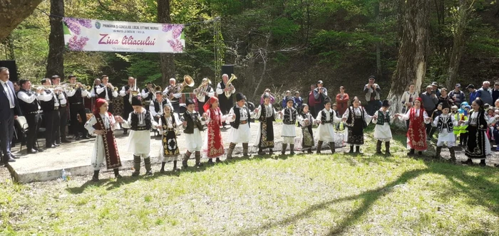 Un eveniment „îngheţat” acum 30 de ani a fost reinventat în satul morilor de apă din Banat FOTO Maria Peţa