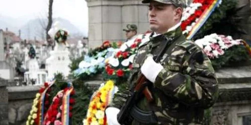 Ziua Națională începe cu depunerea de coroane și parada militară 