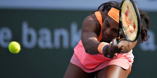 Serena Williams în timpul meciului împotriva Zarinei Diyas de la Indian Wells FOTO AP