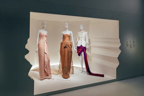 Prințesa Sirivannavari Nariratana, fiica Regelui Rama X al Thailandei, creatoare de modă la Paris. FOTO: pagina oficială