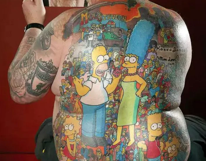 Regretă că nu-şi poate vedea personajele preferate decât cu ajutorul oglinzii Foto: Guliver/Rexfeatures