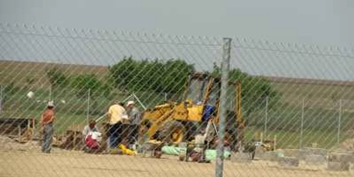 Arad: Un muncitor de pe autostrada Arad-Timişoara este în moarte cerebrală după ce a fost strivit de un cofraj de metal