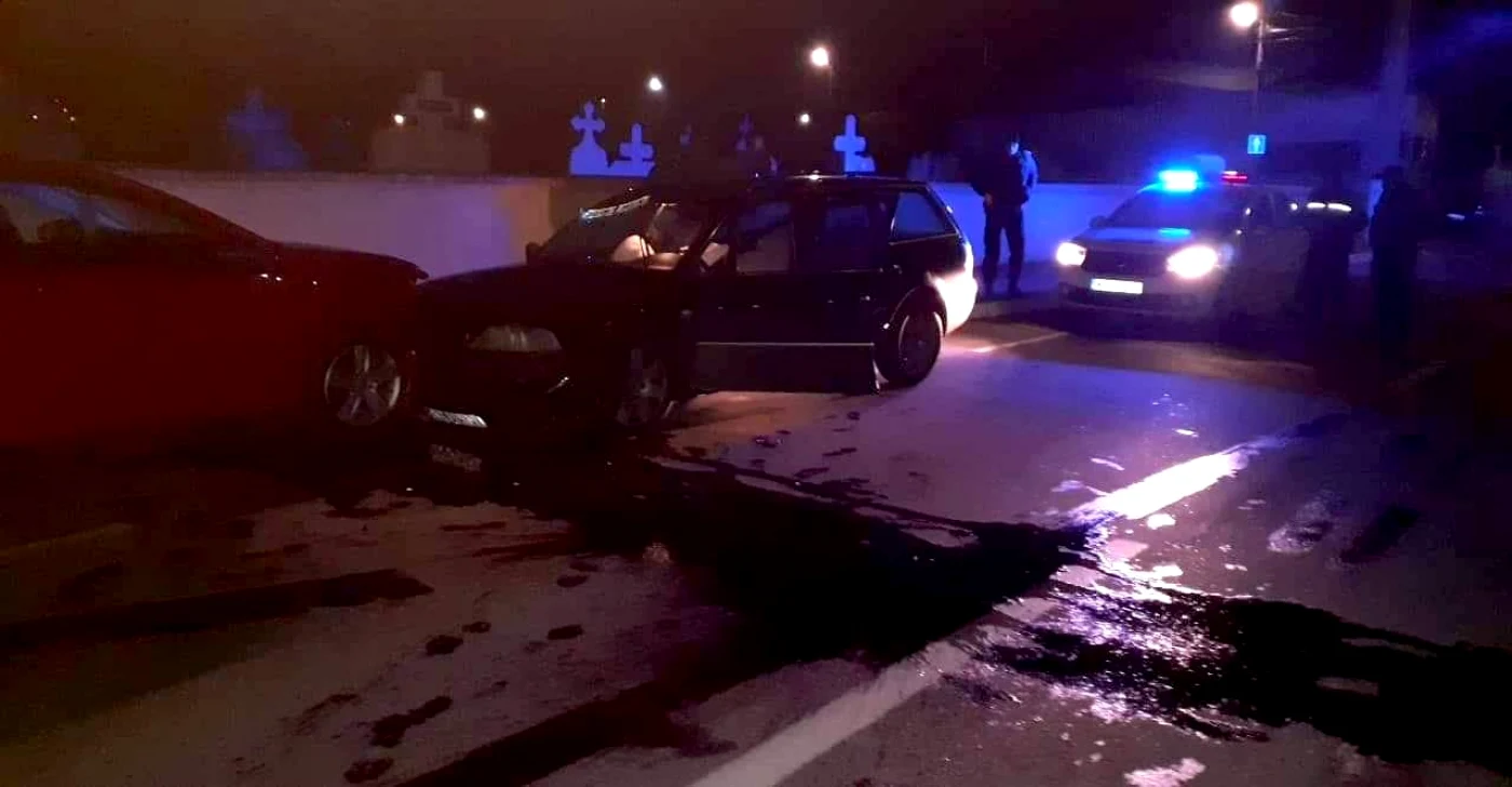 Avarii provocate de un minor de 16 ani care a fugit apoi de la locul incidentul rutier Foto sibiulindependent ro