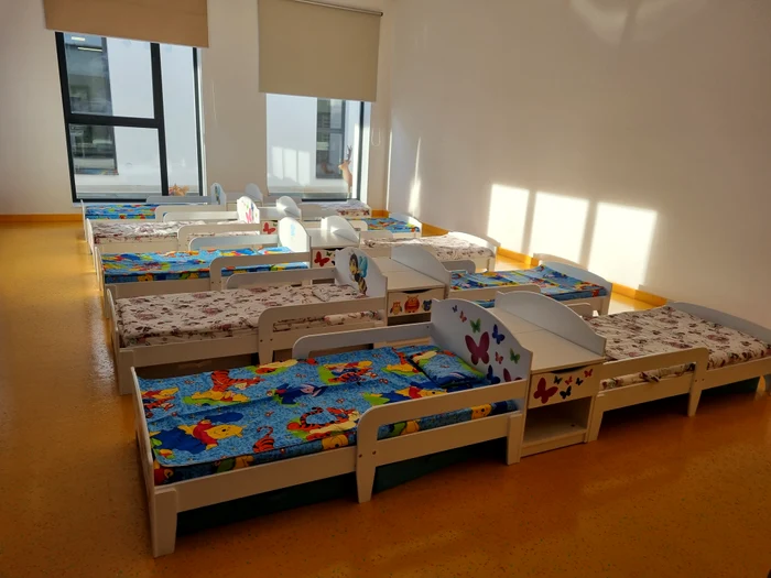 Mobilier și dotări în culori vesele la creșa din Fălticeni FOTO Oana Șlemco