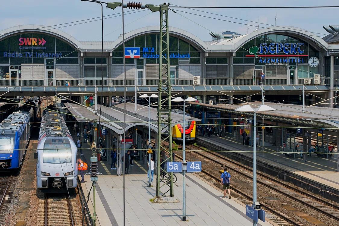 Circulaţia feroviară a fost blocată în vestul Germaniei. FOTO: Shutterstock