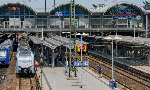 Gara de tren Mainz Hauptbahnhof din Germania FOTO Shutterstock 