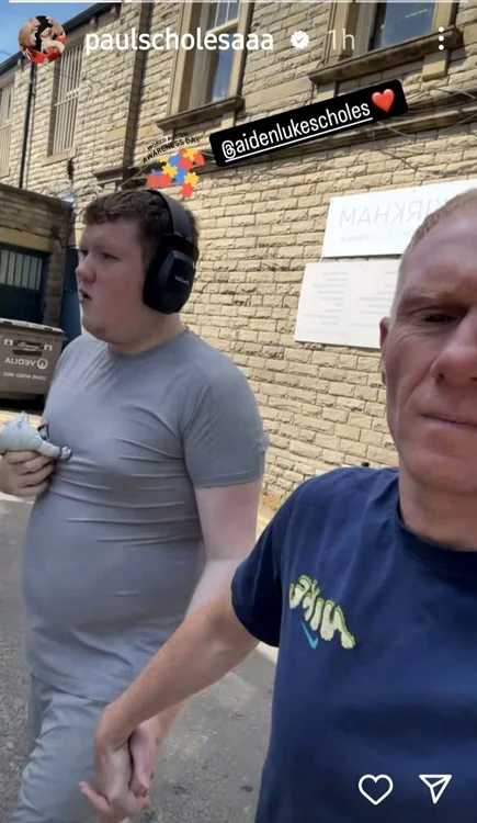 Fostul fotbalist și fiul său, Aiden. Foto Instagram paulscholesaaa