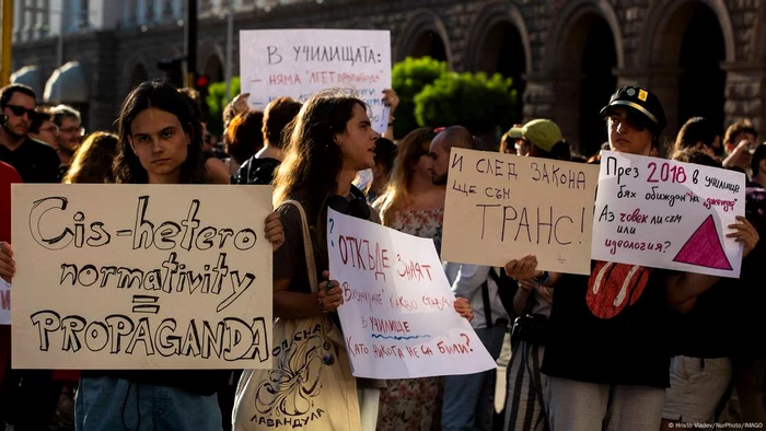 Proteste împotriva noii legi în fața Parlamentului din Sofia