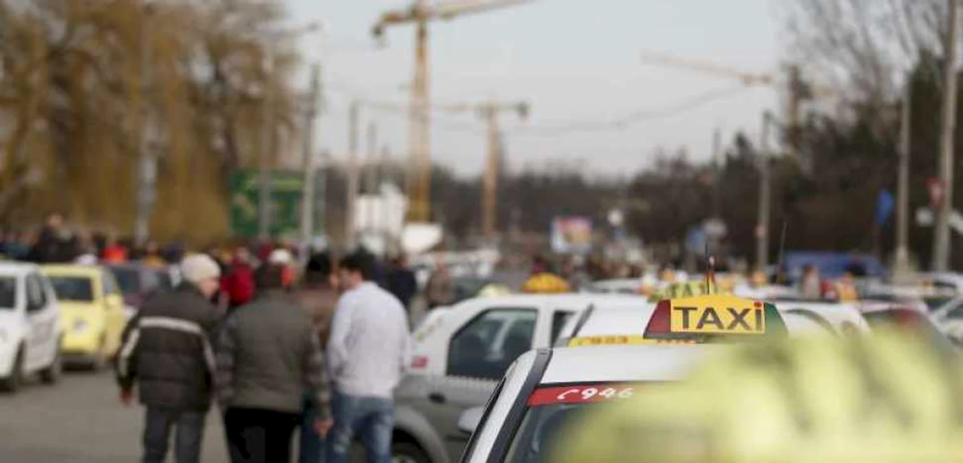 Taximetriştii s-au strâns la Sala Sporturilor
