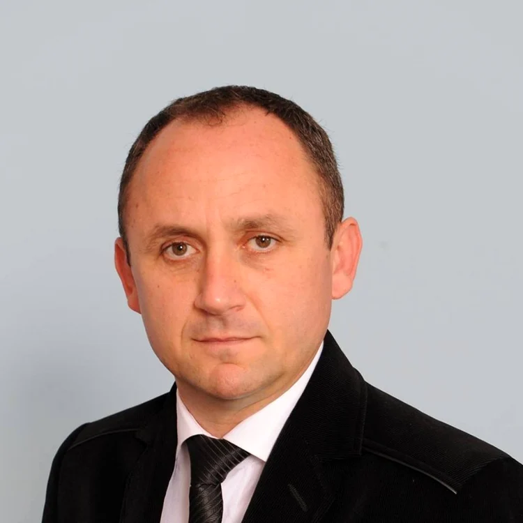 Marius Crăciun a candidat la funcţia de primar al comunei Vînători