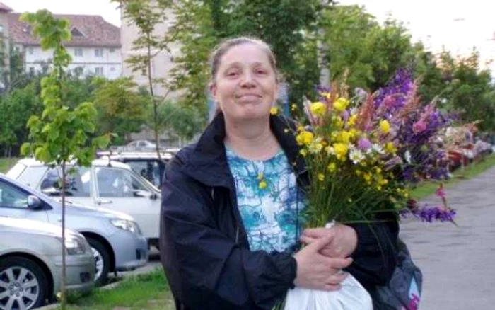 Autoarea povesteşte cum a reuşit omenia să ridice bariere dintre români şi maghiari, în timpul evenimentelor de la Târgu Mureş.