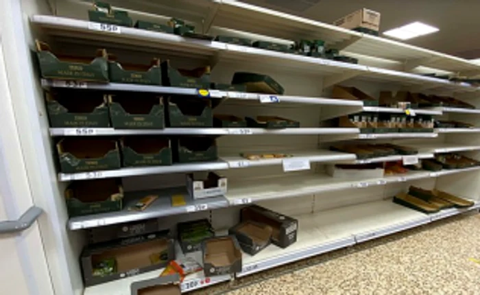 Rafturi goale supermarket Anglia Foto captură Daily Mail/Nick Edwards