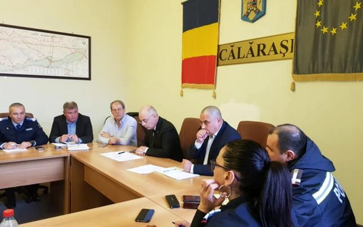 Schimbarea prefectului George Iacob(în centrul imagini) a fost amânată FOTO Adevărul