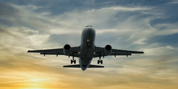 avion aerian FOTO Shutterstock