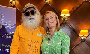 sadhguru si andreea esca png