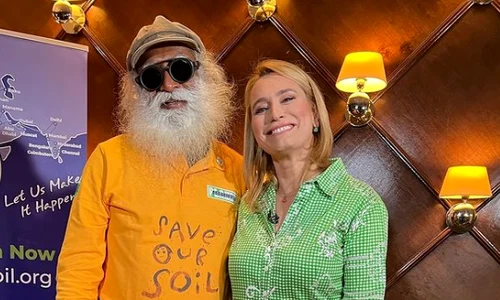 sadhguru si andreea esca png