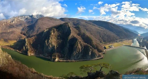 Frumuseţea incredibilă a Defileului Oltului în Vâlcea Foto Adevărul - credit Arhiepiscopia Râmnicului 