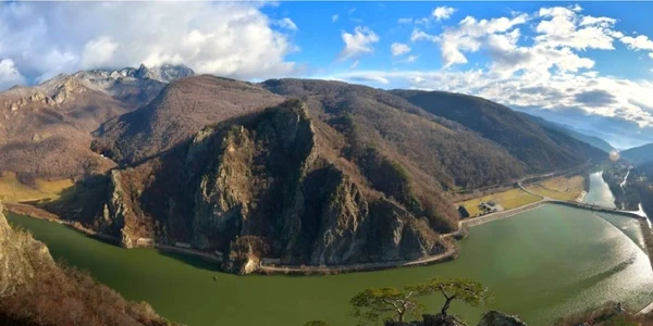 Frumuseţea incredibilă a Defileului Oltului în Vâlcea Foto Adevărul - credit Arhiepiscopia Râmnicului 
