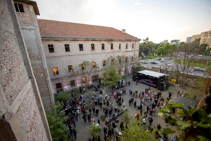 Cazarma U FOTO Triade