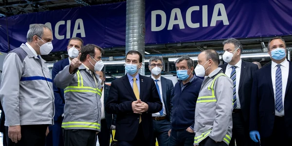Ludovic Orban fabrica Dacia Mioveni FOTO gov.ro
