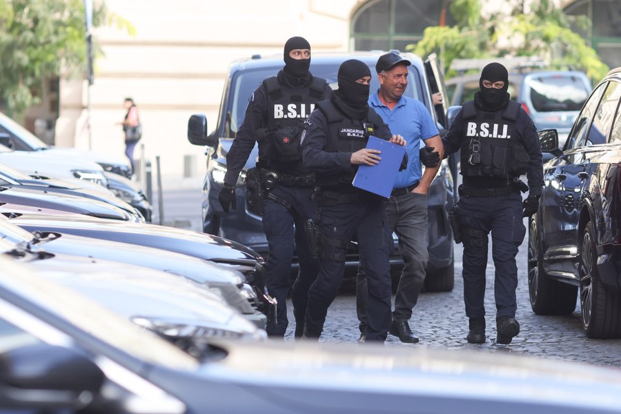 Percheziții în București și 15 județe după violențele de la protestul oierilor. 30 de persoane aduse la audieri, printre care și doi dintre agresorii jurnaliștilor