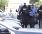 Persoane sunt aduse de către polițiști la sediul Direcției Generale de Poliție a Municipiului București în dosarul legat de violențele de la protestul din Piața Victoriei din data de 15 septembrie 2026  Inquam Photos / George Călin