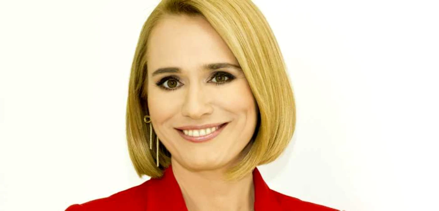 Andreea Esca prezintă Ştirile Pro TV de la ora 19:00 FOTO Pro TV