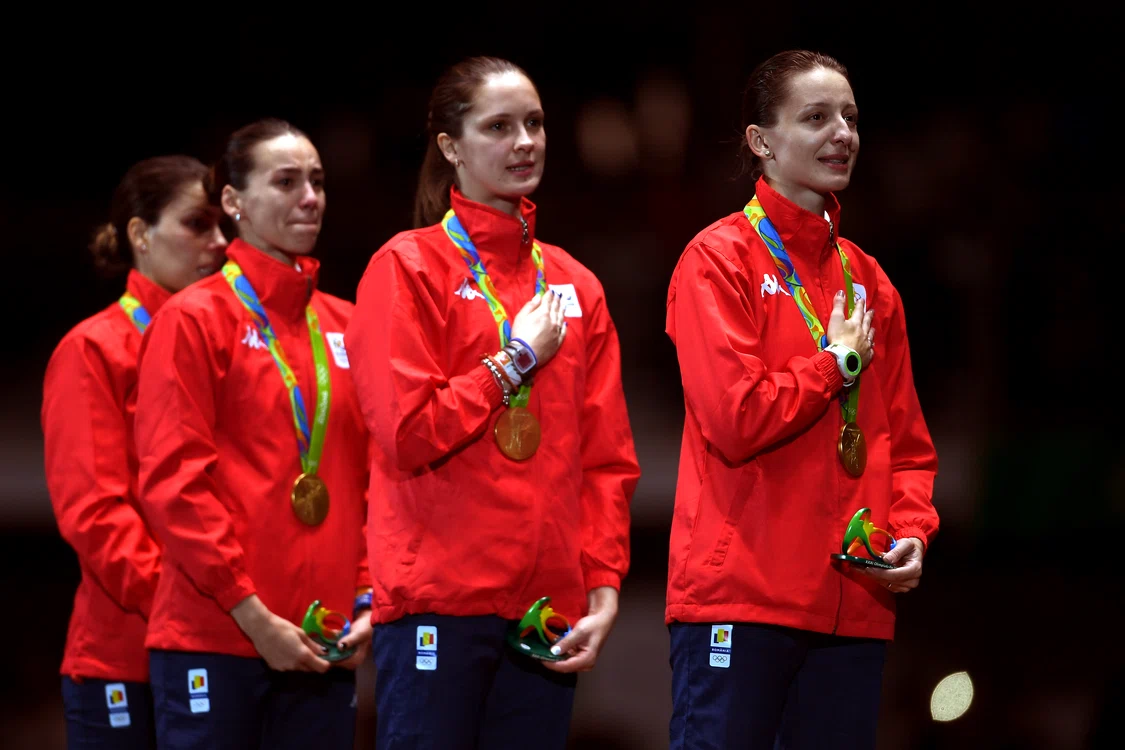 
    Echipa feminină de spadă a câștigat medalia de aur la Rio 2016foto: Getty Images  