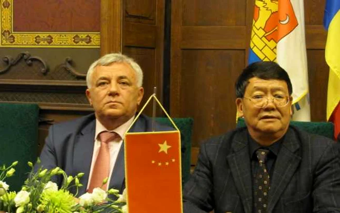 Titu Bojin, preşedintele CJT şi Yang Yingnam, vicepreşedintele provinciei Yunnan