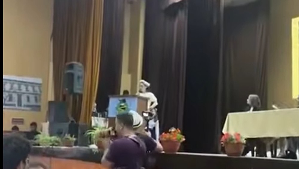  Discursul usturător al unei șefe de promoție: „Şcoala ne-a învățat cum să fim superficiali și ipocriți, nu să ne dezvoltăm etic și moral”
