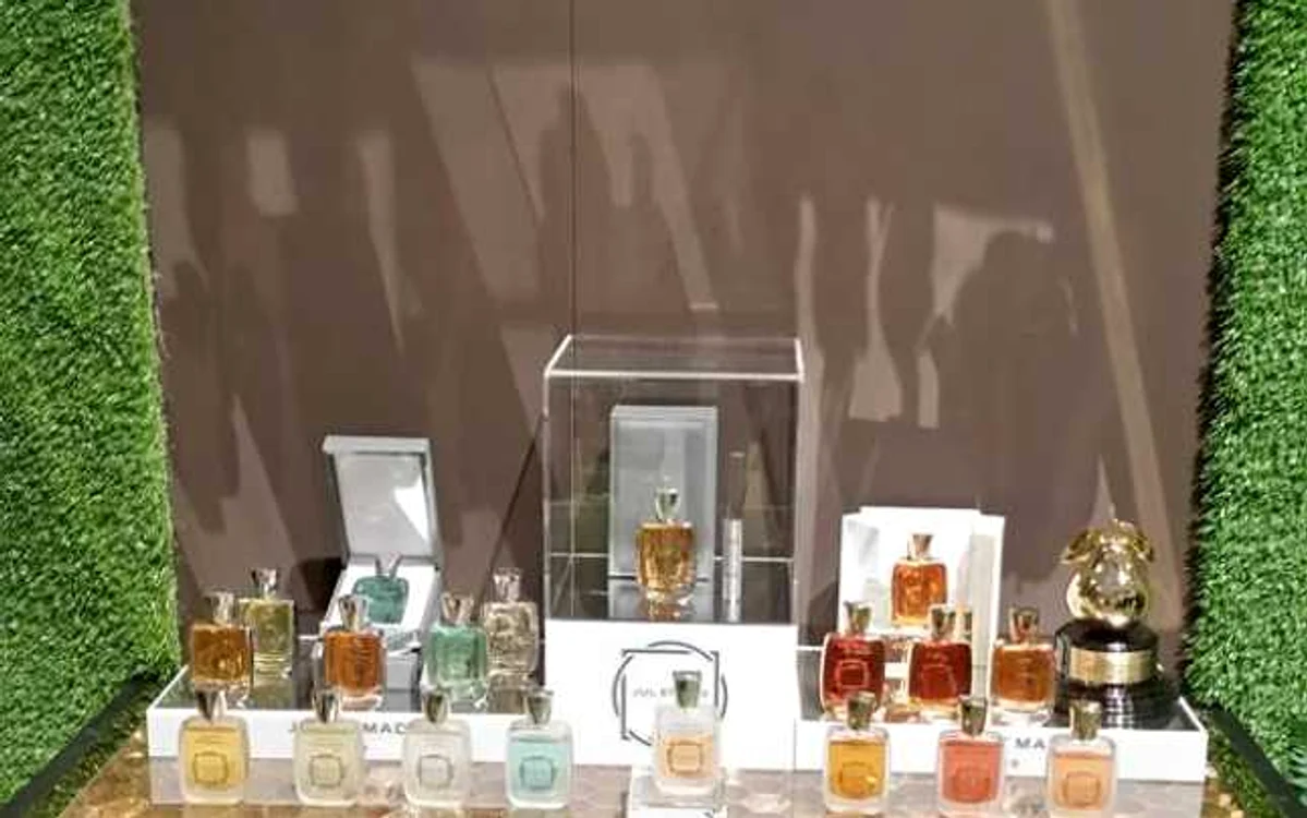 O româncă, în vârful industriei Haute Parfumerie. Unul dintre parfumurile  create împreună cu soţul său a fost desemnat, în 2016, cel mai bun din lume