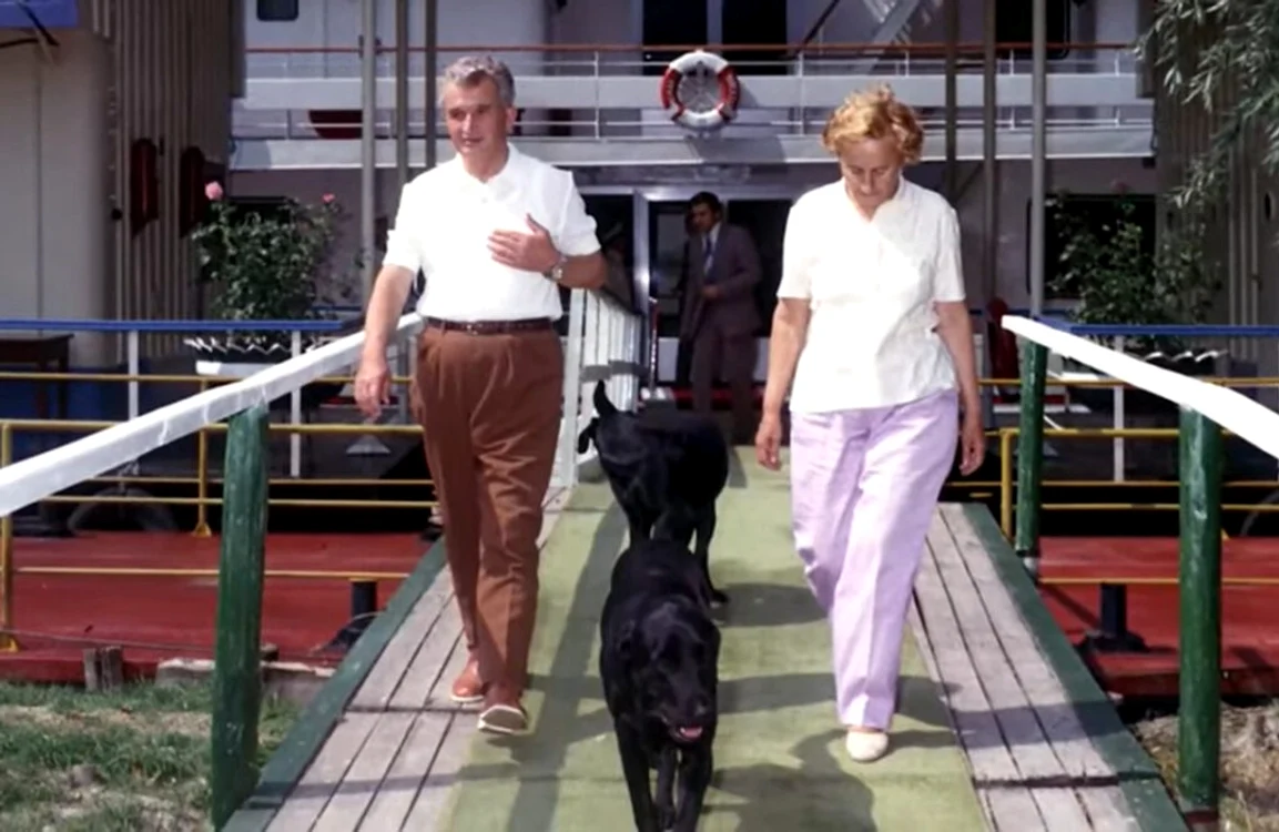 nicolae ceausescu si elena ceausescu caini