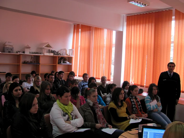 50 de "pedagogi" au participal la lansarea proiectului