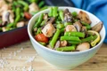 Salata rece cu  fasole verde si piept de pui  Sursa foto shutterstock 633823160 jpg