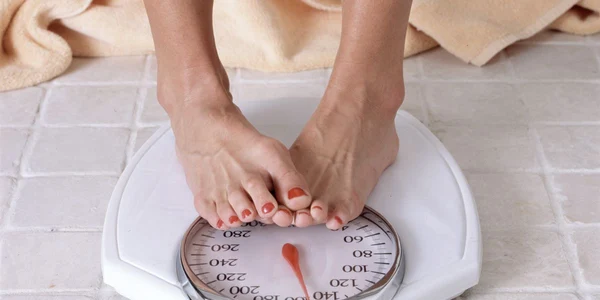 După ce bei un pahar de apă cu gheaţă procesul de ardere a grăsimilor creşte cu 30% în primele 10 minute.