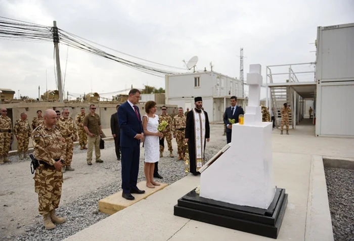 Cuplul prezidențial a sărbătorit Paștele alături de soldații români aflați în Afganistan