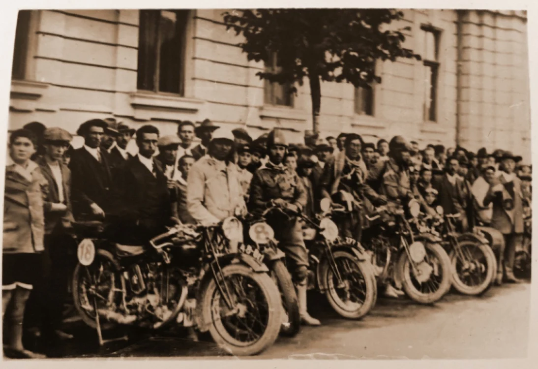 Moto FOTO Vlad capotescu