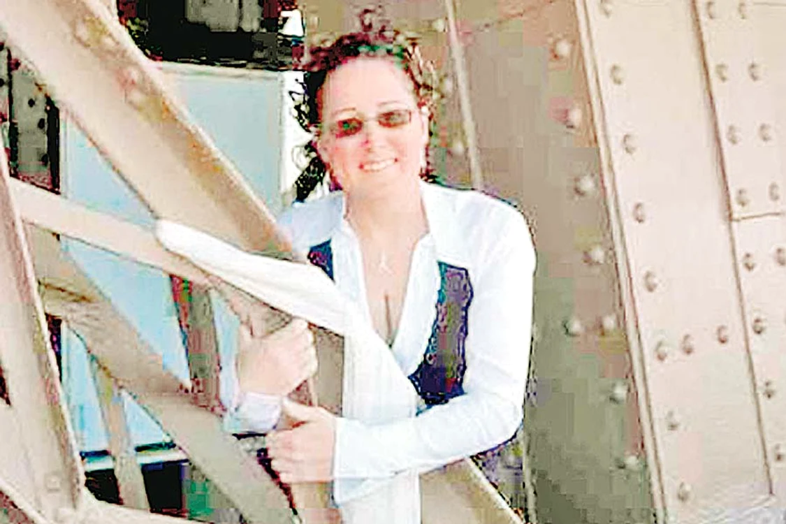 În cadrul ceremoniei, mirii au făcut schimb de verighete