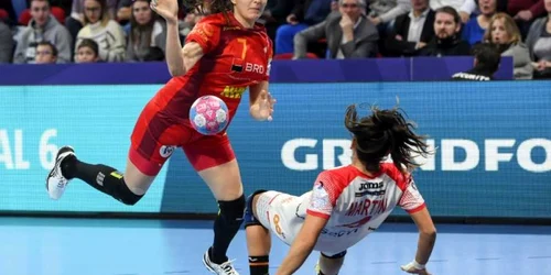 Handbal Romania - Spania - Eliza Lulia Buceschi si Carmen Dolores Martin Berenguer FOTO AFP 