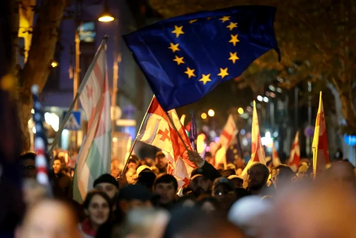 Imagine cu protestatarii georgieni