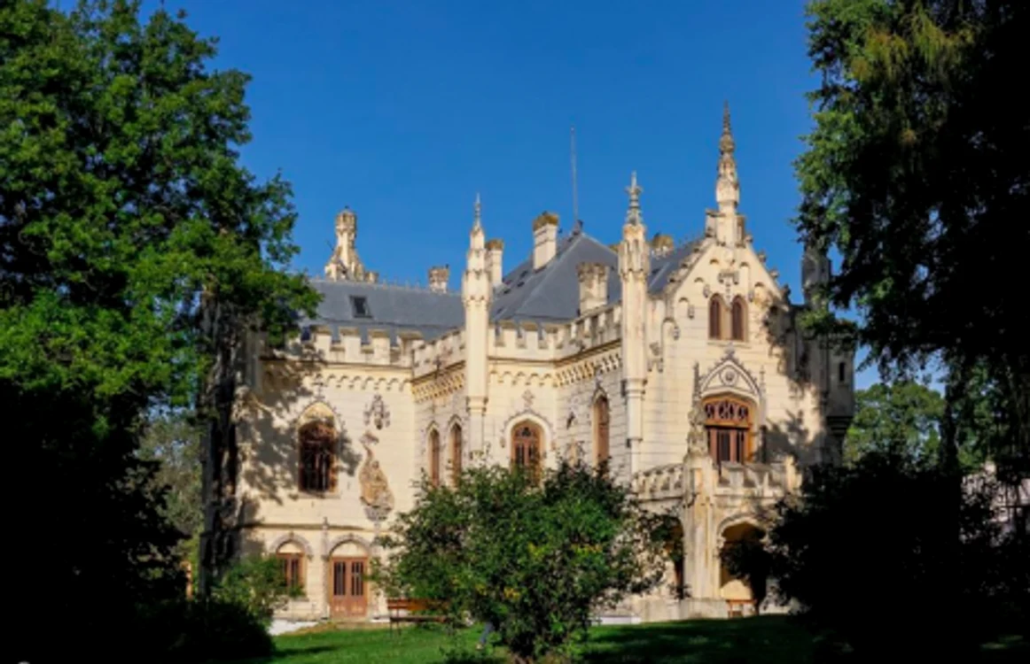 Castelul Sturdza din Miclăușeni, Iaşi Sursa Facebook Castle Break