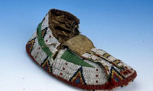 S a redeschis muzeul cu cea mai mare colecţie de pantofi din lume jpeg