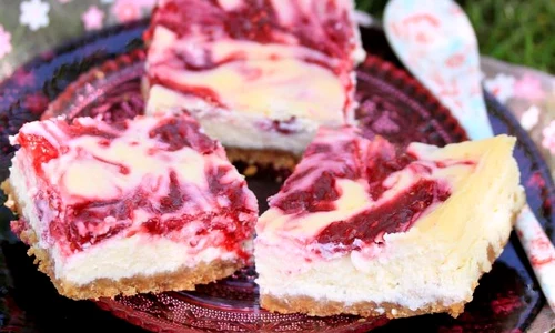 tarta cu iaurt si gem de zmeura 580x400 jpeg