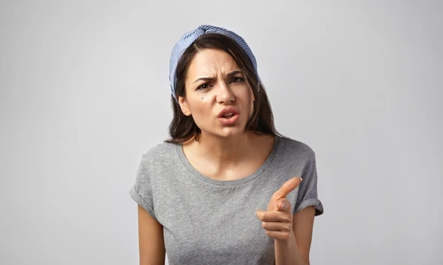 1 femeie nervoasa jpg jpeg